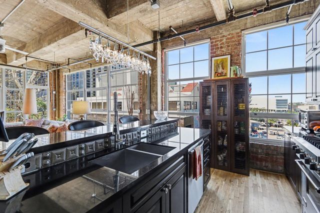 204 Travis Street 4E, Houston, TX 77002