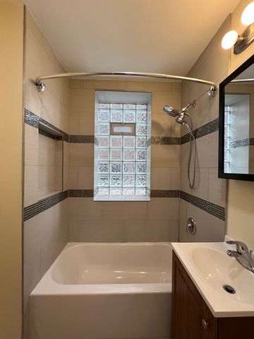 6438 N Seeley Avenue GM, Chicago, IL 60645