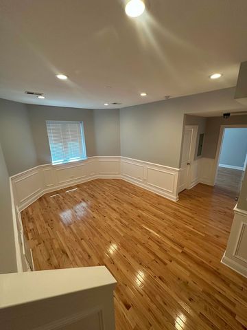 6438 N Seeley Avenue GM, Chicago, IL 60645