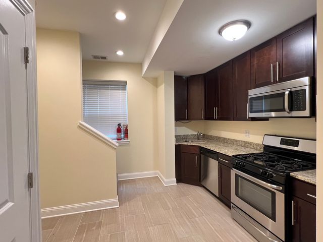 6438 N Seeley Avenue GM, Chicago, IL 60645