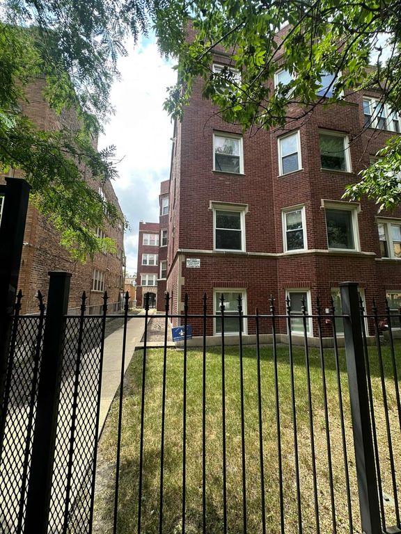 6438 N Seeley Avenue GM, Chicago, IL 60645