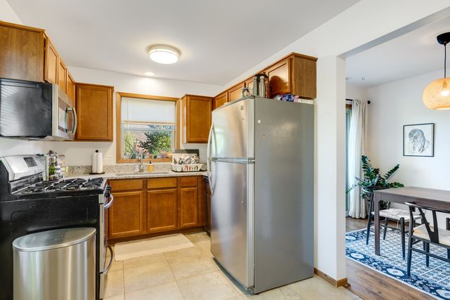 1344 McDowell Road 201, Naperville, IL 60563