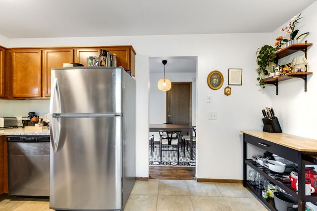 1344 McDowell Road 201, Naperville, IL 60563