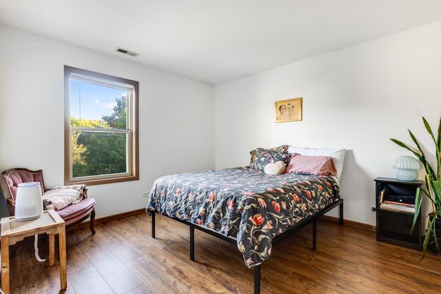 1344 McDowell Road 201, Naperville, IL 60563