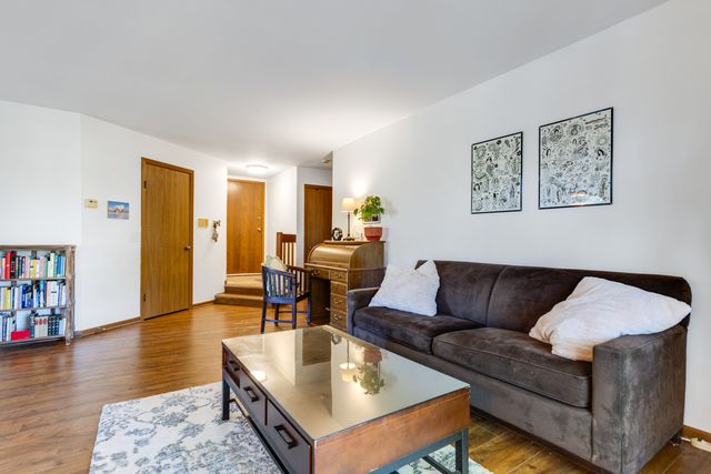 1344 McDowell Road 201, Naperville, IL 60563