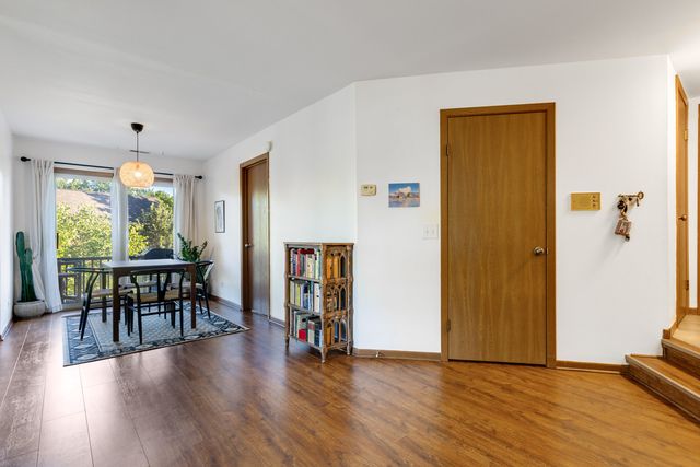 1344 McDowell Road 201, Naperville, IL 60563