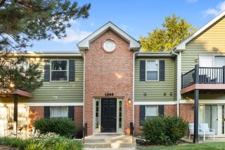 1344 McDowell Road 201, Naperville, IL 60563