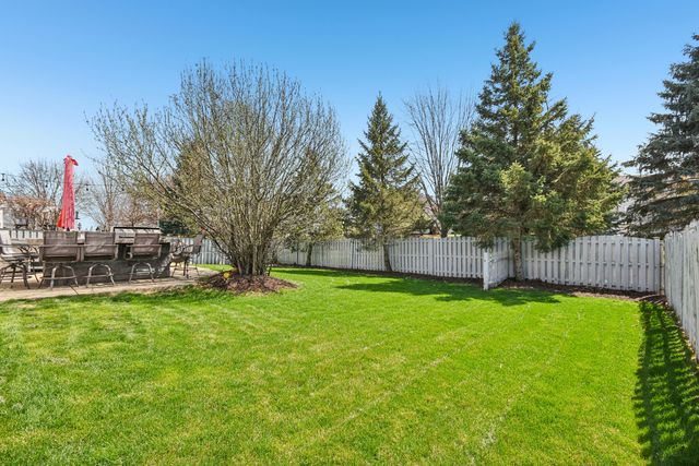 1739 Newbridge Circle, Elgin, IL 60123