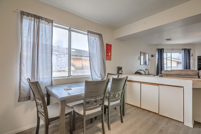 1062 Cactus Drive NE, Rio Rancho, NM 87144