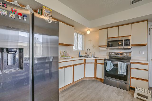 1062 Cactus Drive NE, Rio Rancho, NM 87144