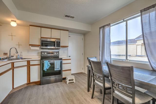 1062 Cactus Drive NE, Rio Rancho, NM 87144