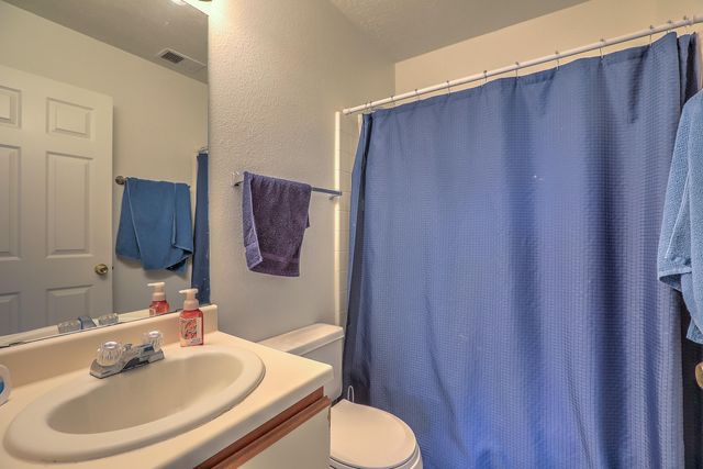 1062 Cactus Drive NE, Rio Rancho, NM 87144