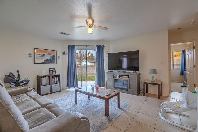 1062 Cactus Drive NE, Rio Rancho, NM 87144