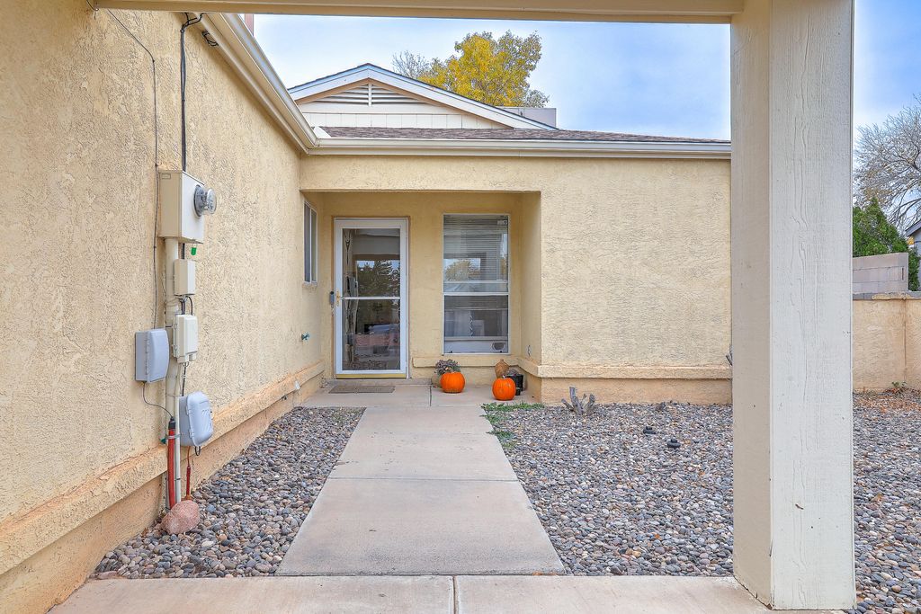 1062 Cactus Drive NE, Rio Rancho, NM 87144