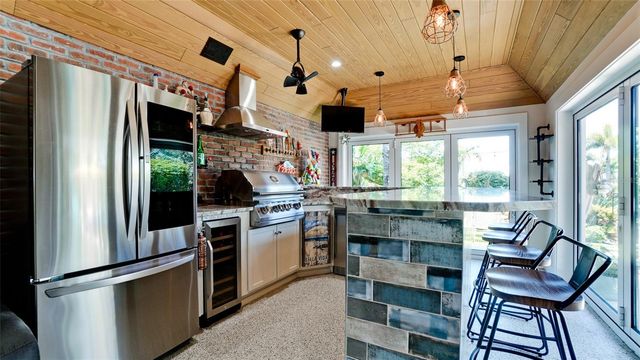 522 68TH STREET, Holmes Beach, FL 34217