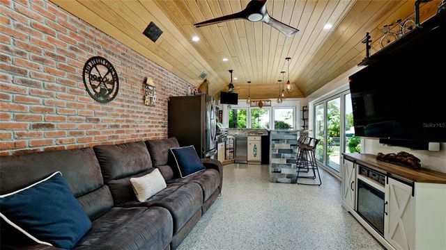 522 68TH STREET, Holmes Beach, FL 34217