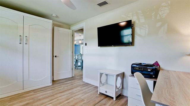 522 68TH STREET, Holmes Beach, FL 34217
