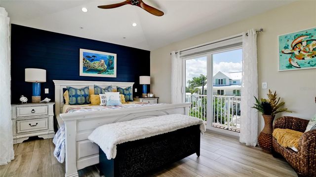 522 68TH STREET, Holmes Beach, FL 34217