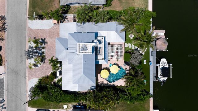 522 68TH STREET, Holmes Beach, FL 34217