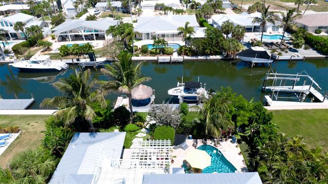 522 68TH STREET, Holmes Beach, FL 34217