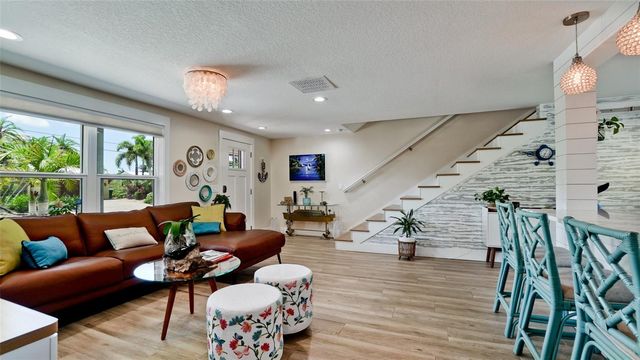 522 68TH STREET, Holmes Beach, FL 34217
