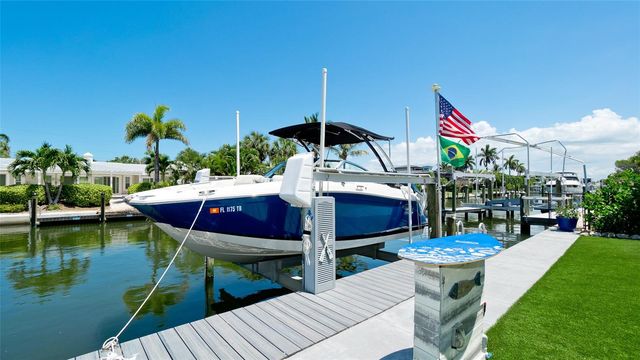522 68TH STREET, Holmes Beach, FL 34217