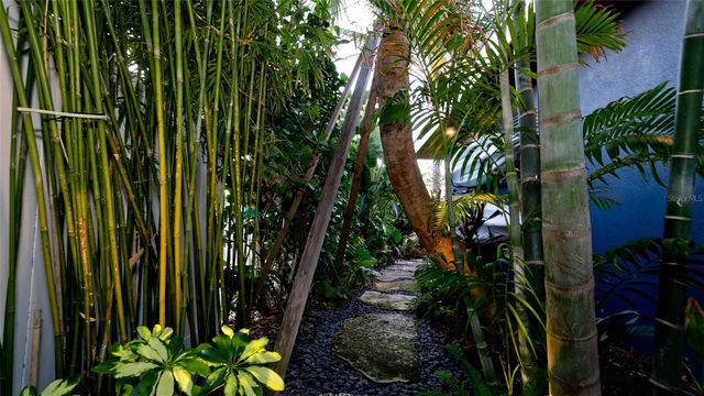522 68TH STREET, Holmes Beach, FL 34217