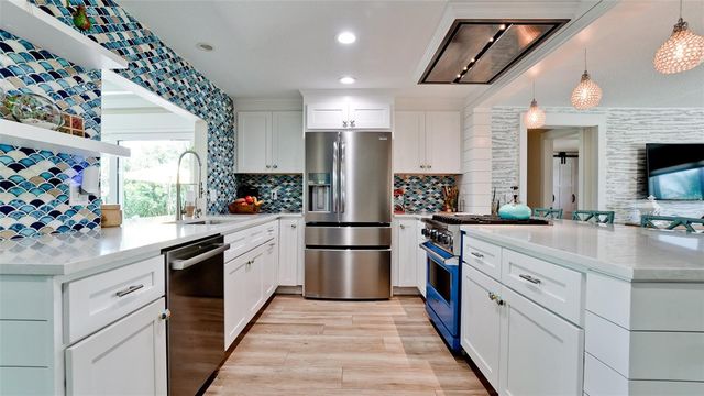 522 68TH STREET, Holmes Beach, FL 34217
