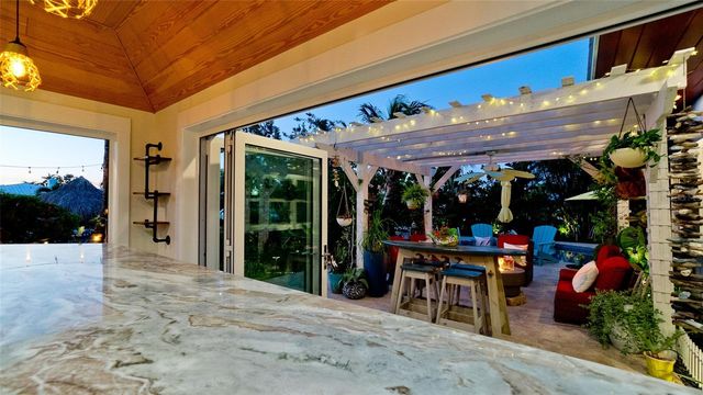 522 68TH STREET, Holmes Beach, FL 34217
