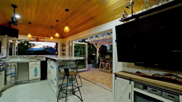 522 68TH STREET, Holmes Beach, FL 34217