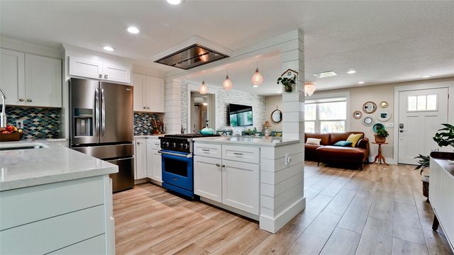 522 68TH STREET, Holmes Beach, FL 34217