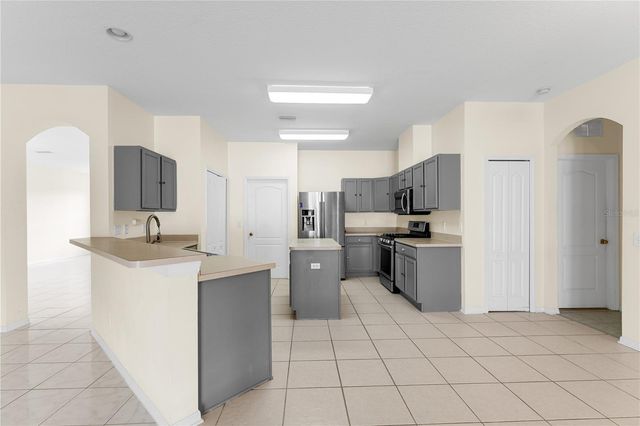 10416 MEADOW SPRING DRIVE, Tampa, FL 33647