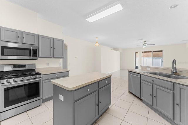 10416 MEADOW SPRING DRIVE, Tampa, FL 33647