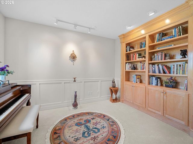 12852 Nw WAKER Dr, Portland, OR 97229