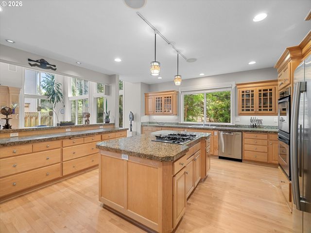 12852 Nw WAKER Dr, Portland, OR 97229