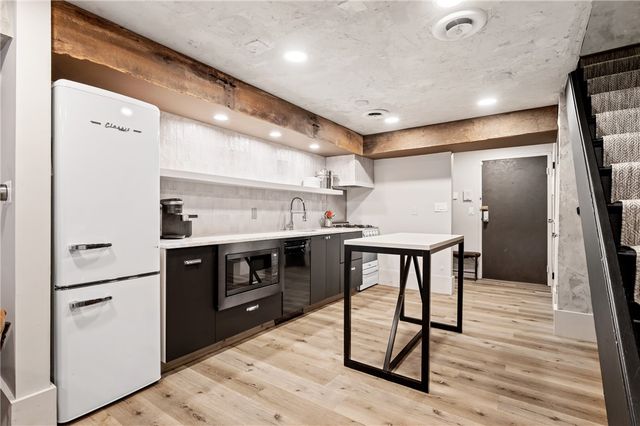 325 S Highland Ave 103, Shadyside, PA 15206