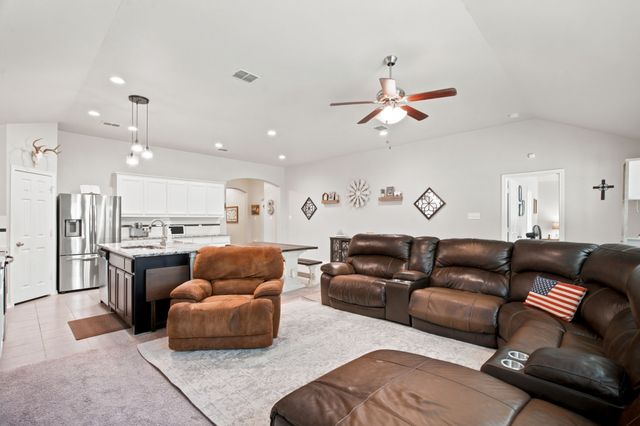 3901 Kensington Drive, Sanger, TX 76266