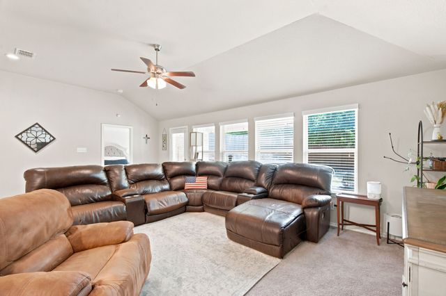 3901 Kensington Drive, Sanger, TX 76266