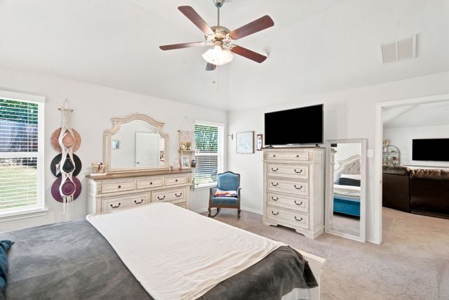 3901 Kensington Drive, Sanger, TX 76266