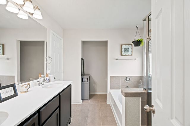 3901 Kensington Drive, Sanger, TX 76266