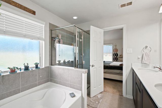 3901 Kensington Drive, Sanger, TX 76266