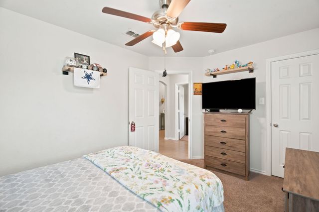 3901 Kensington Drive, Sanger, TX 76266