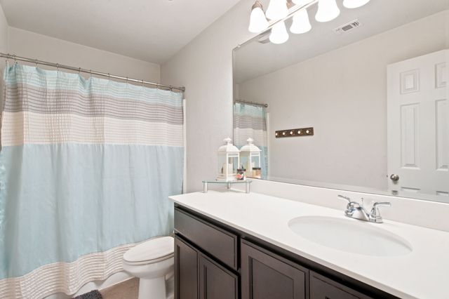 3901 Kensington Drive, Sanger, TX 76266