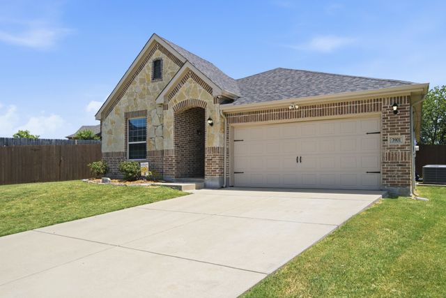 3901 Kensington Drive, Sanger, TX 76266