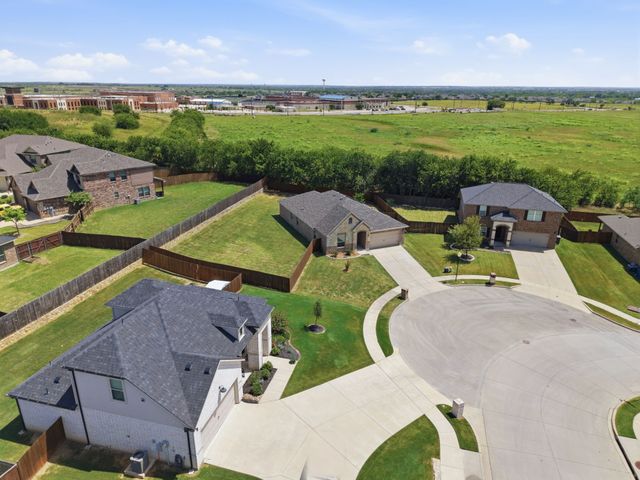 3901 Kensington Drive, Sanger, TX 76266