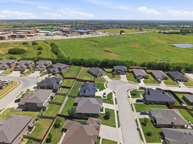 3901 Kensington Drive, Sanger, TX 76266