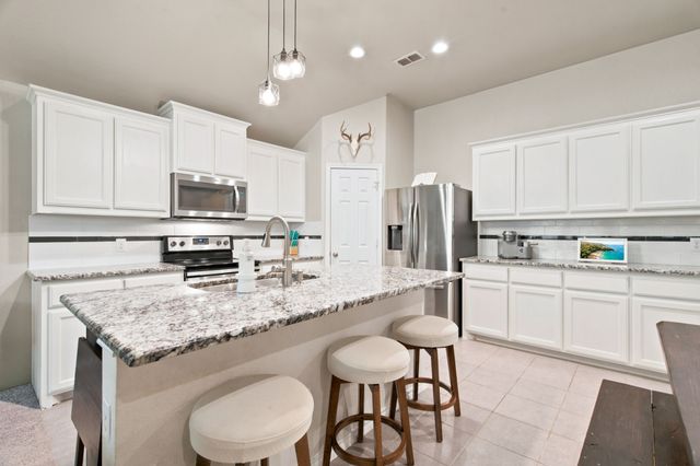 3901 Kensington Drive, Sanger, TX 76266