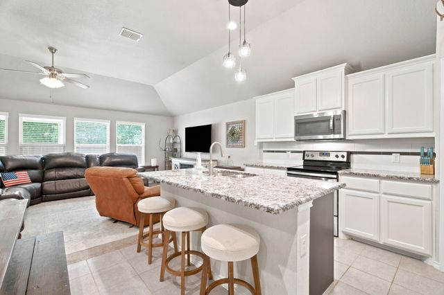 3901 Kensington Drive, Sanger, TX 76266