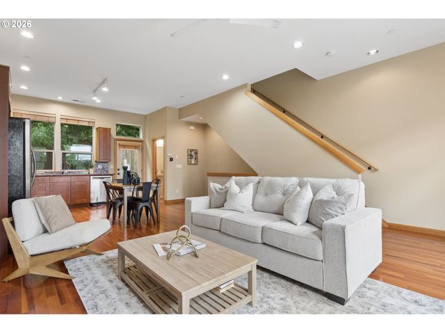 5123 S CORBETT Ave E, Portland, OR 97239