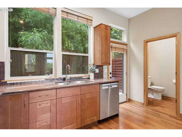 5123 S CORBETT Ave E, Portland, OR 97239